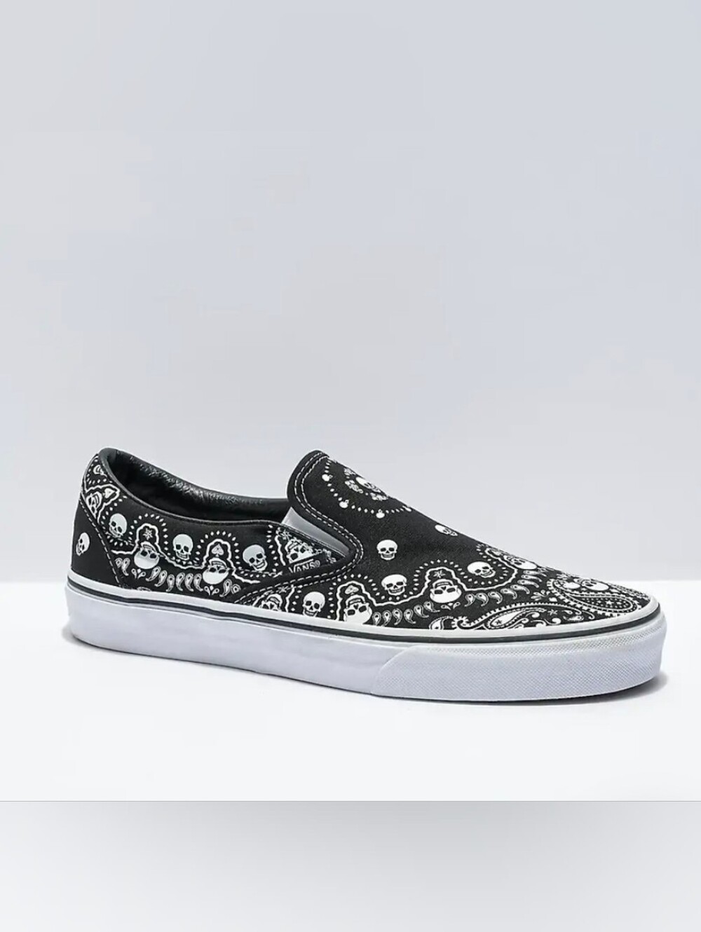 Classic Vans skull print slip-ons